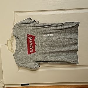 New, never worn Levi's Tee